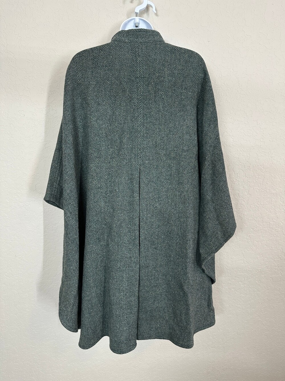 Texas Body Hangings Wool Blend Cape Poncho Herringbone Green Frog Closure Womens - Picture 8 of 13